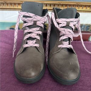 Sorel Women's Brown Boots with Pink Laces